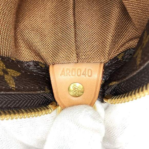 LOUIS VUITTON Authentic Brown Monogram Canvas Tote Bag - Picture 10 of 12